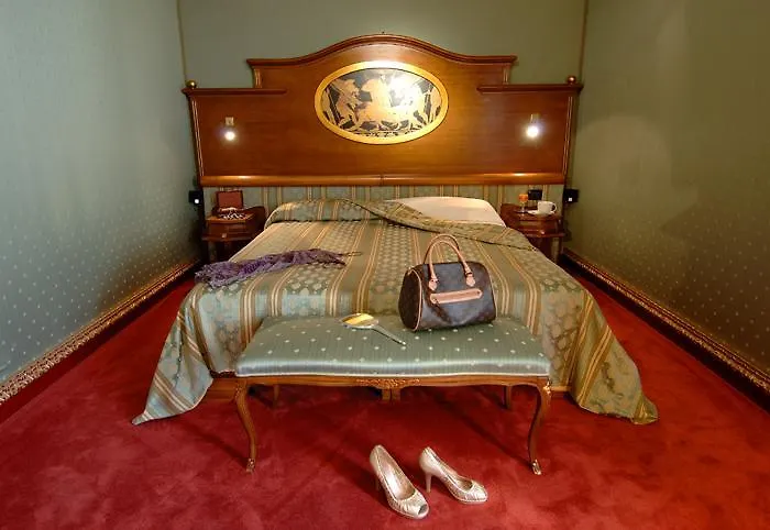 Отель Royal 4*