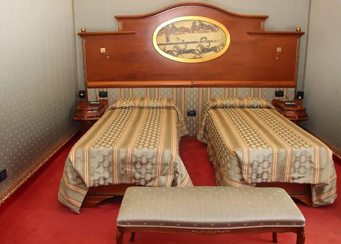 Отель Royal 4*